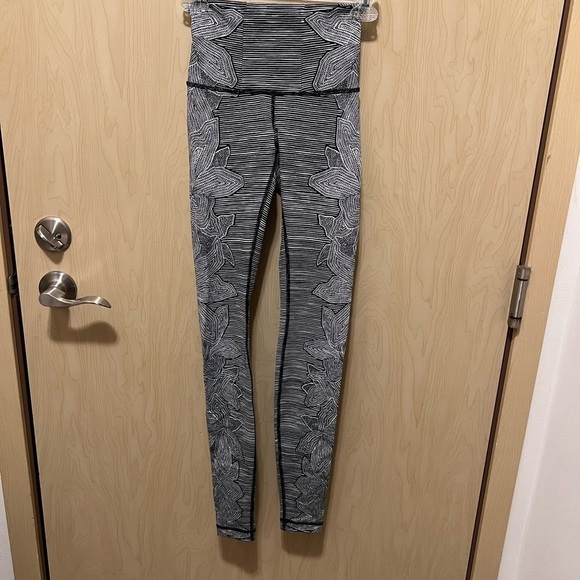 Lululemon Dottie tribe leggings - Picture 2 of 5